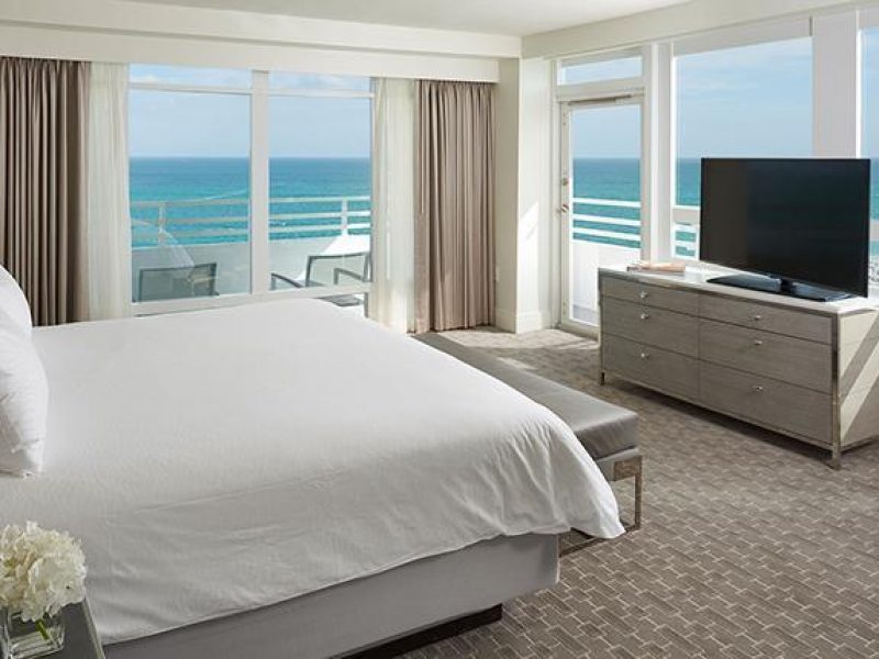 Versailles 1 Bedroom Oceanfront Suite