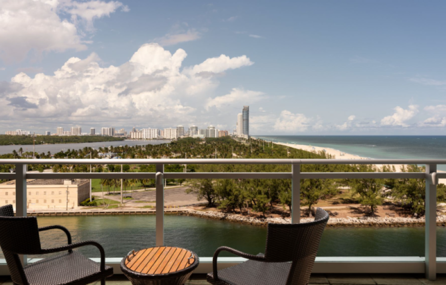 Coastline View, 1 Bedroom Suite, 1 King, Balcony